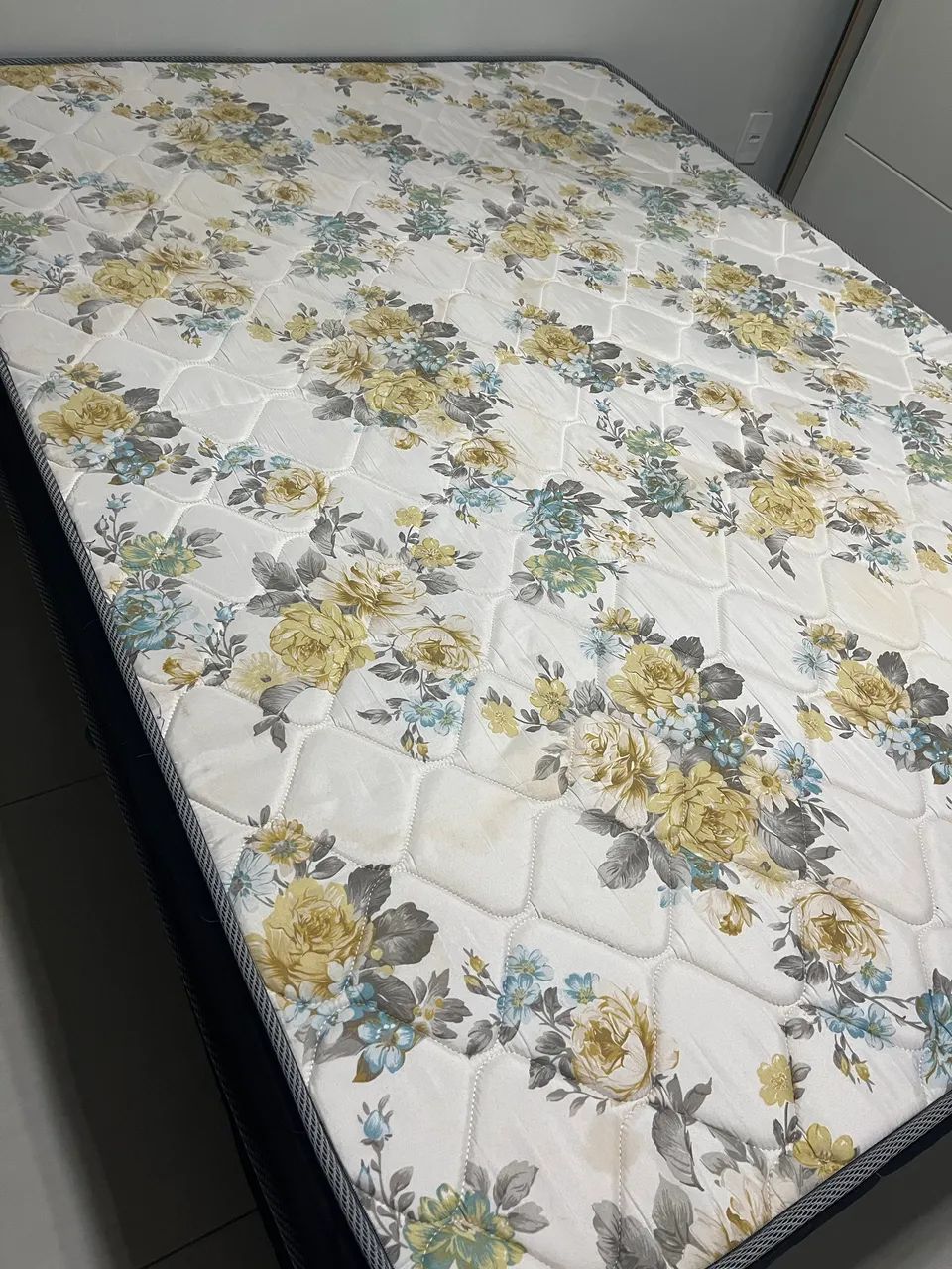 Cama de casal pouco usada 