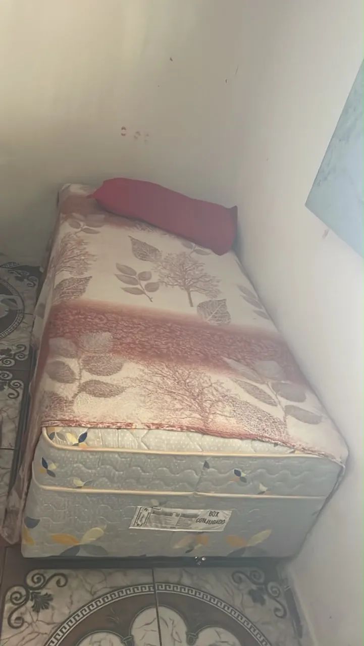 Vende-se cama de solteiro 