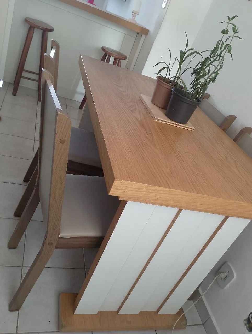 Mesa 4 lugares de Carvalho Americano acompanha cadeiras - Foto 2