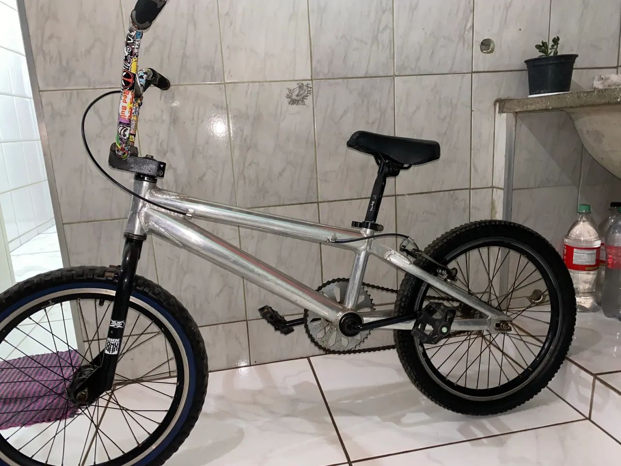 VENDO BICICLETA ARO 20 QUADRO DE ALUMÍNIO  - Foto 3