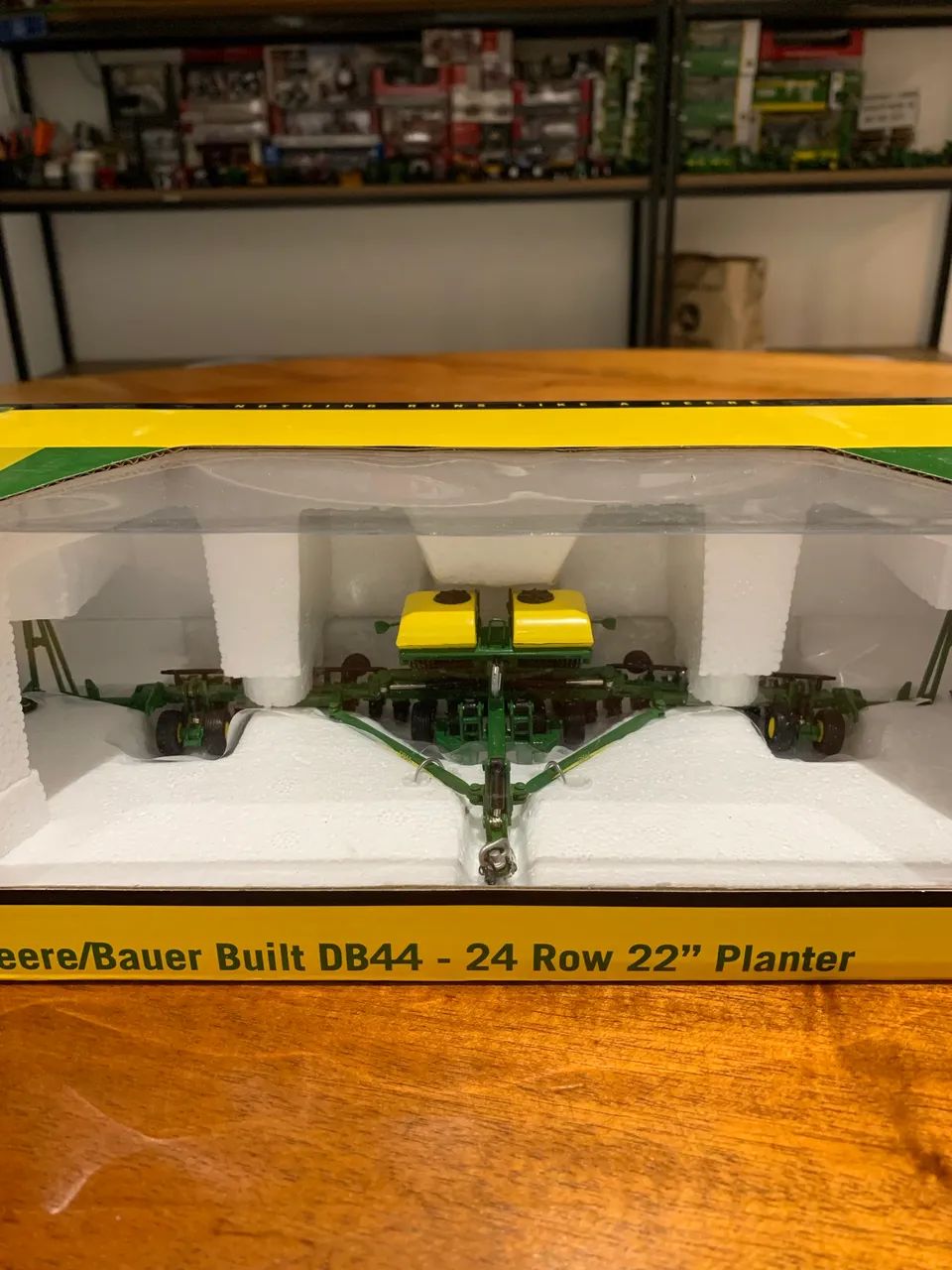 Miniatura Plantadeira John deere DB44 1/64 