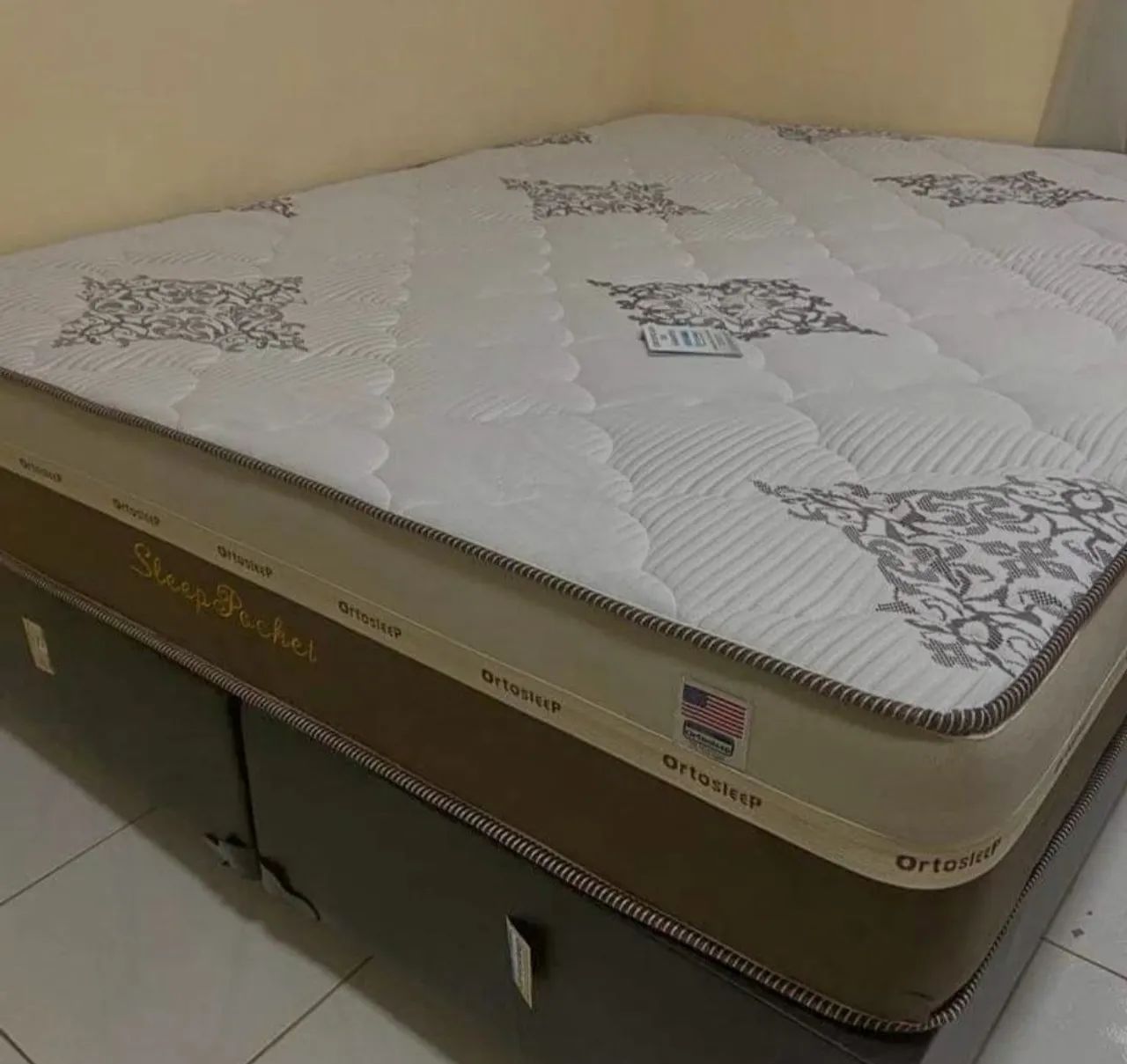 Cama Queen box e colchão 