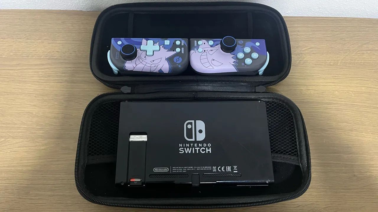 Nintendo Switch V2 + MicroSD 512GB + Grip HORI Gengar + Case