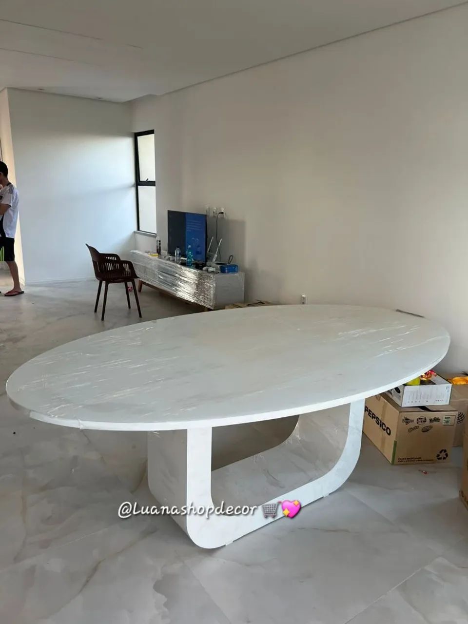 Mesa de Jantar Oval Luxo com Vidro Laqueado  - Foto 3