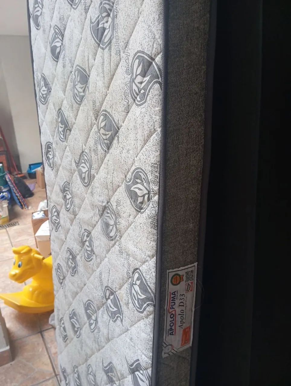 Vende-se cama de solteiro gaveta com dois colchões - Foto 5