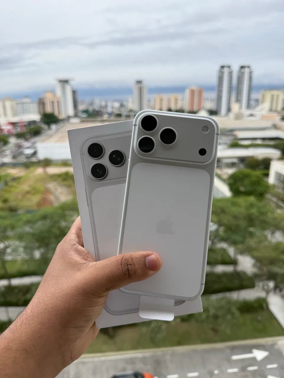 17 PRO MAX PRATA 7 DIAS DE USO SÓ ZERO - Foto 3
