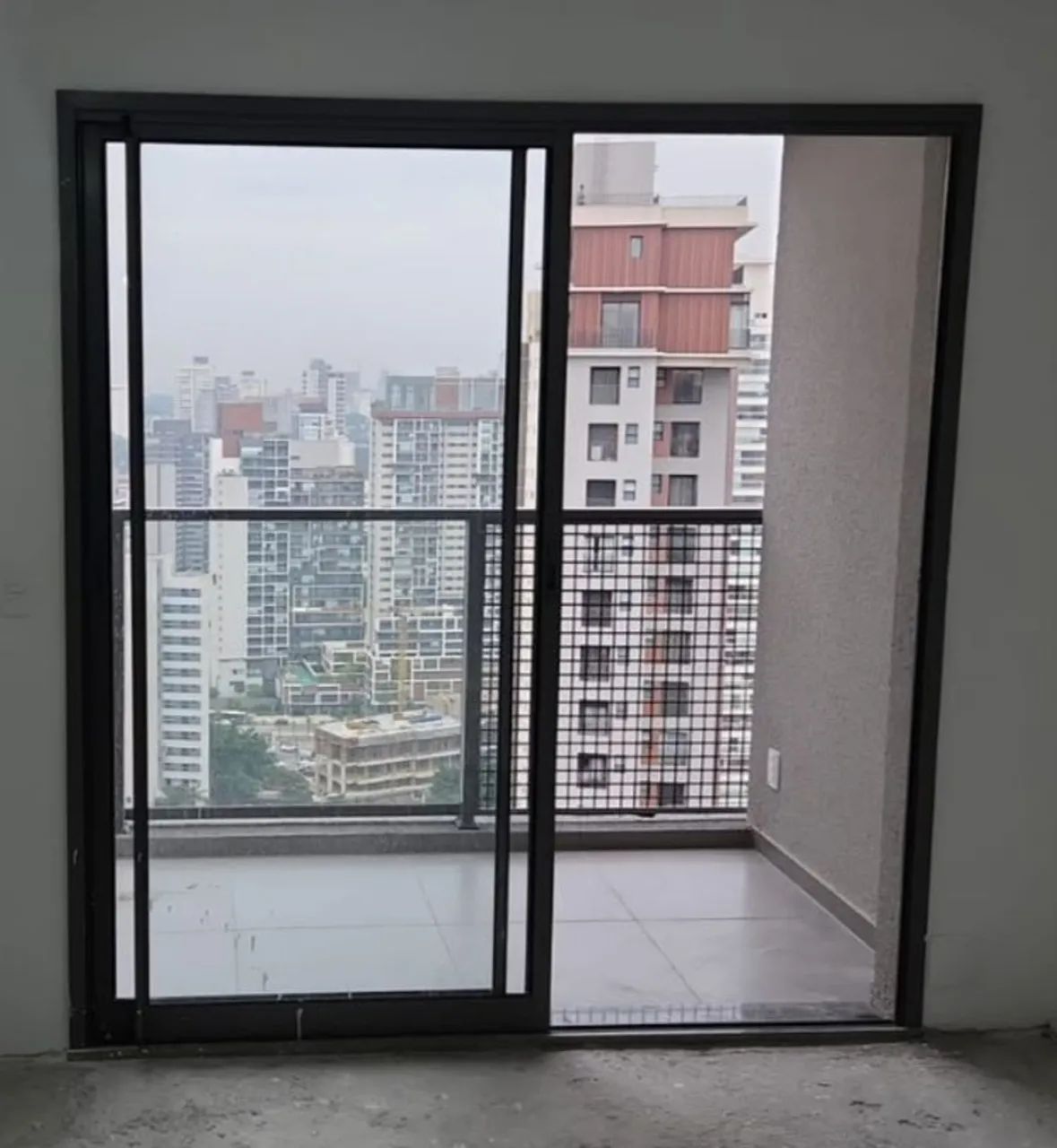Porta Balcão cinza 02 Folhas 1,77 x 2,17