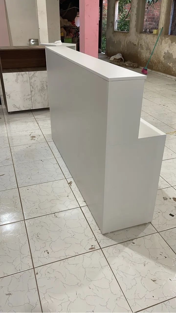 Balcão recepção reto com prateleira  - Foto 2