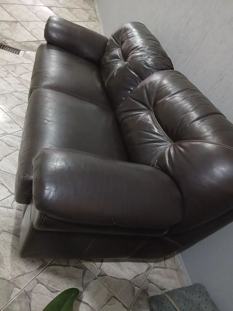 Sofá de Couro Marrom  - Foto 2