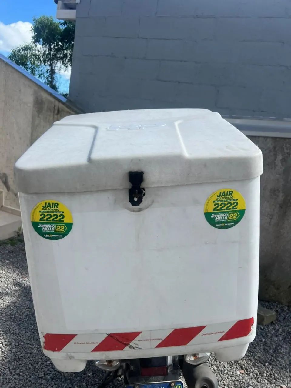 Vendo Baú para moto 140 litros - Foto 2