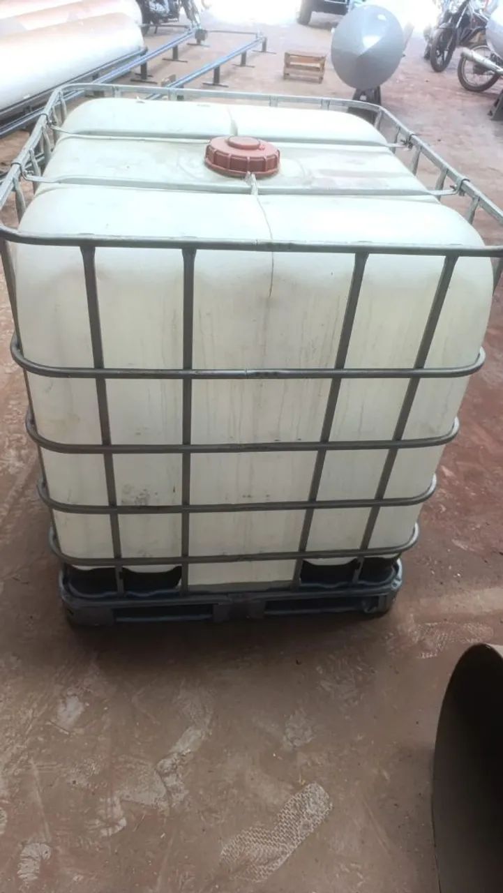 Vendo Conteiner IBC 1000 litros/ contato * - Foto 2