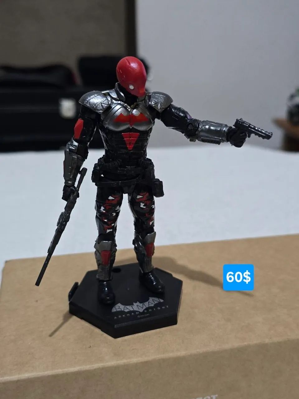 Miniatura articulada do Capuz Vermelho de combate 