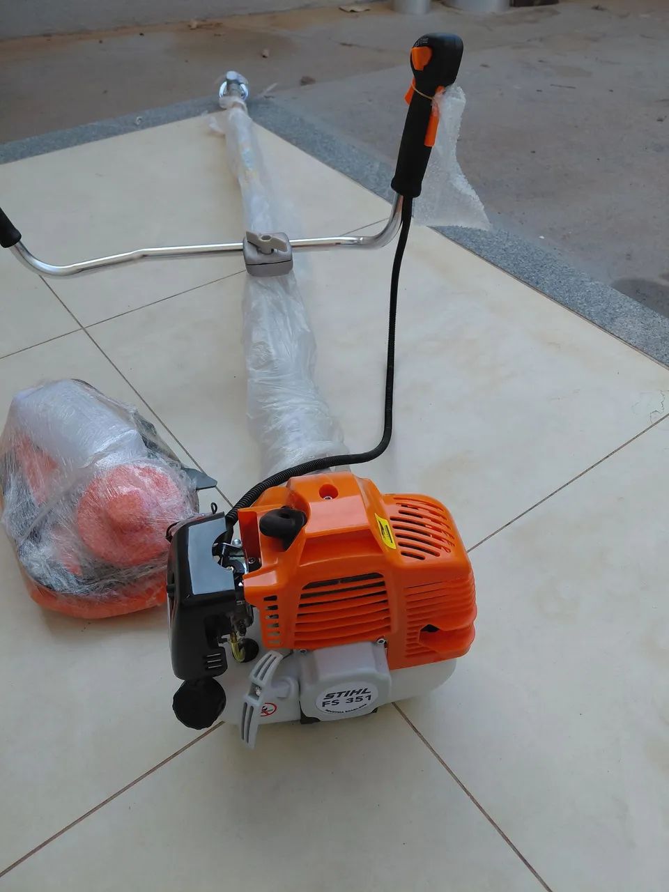 Vendo rocadeira stihl FS 351 sem uso  - Foto 3