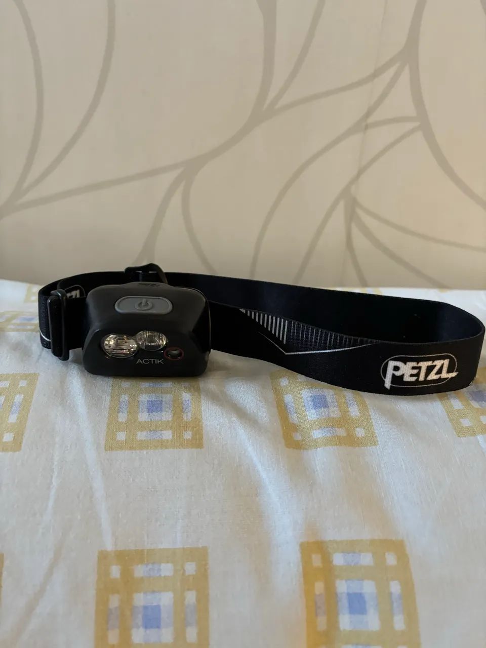 Petzl Lanterna frontal e escovas para escalada. - Foto 3