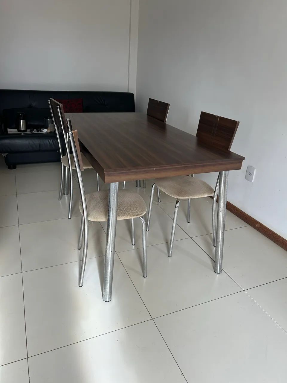 Mesa com 4 cadeiras 