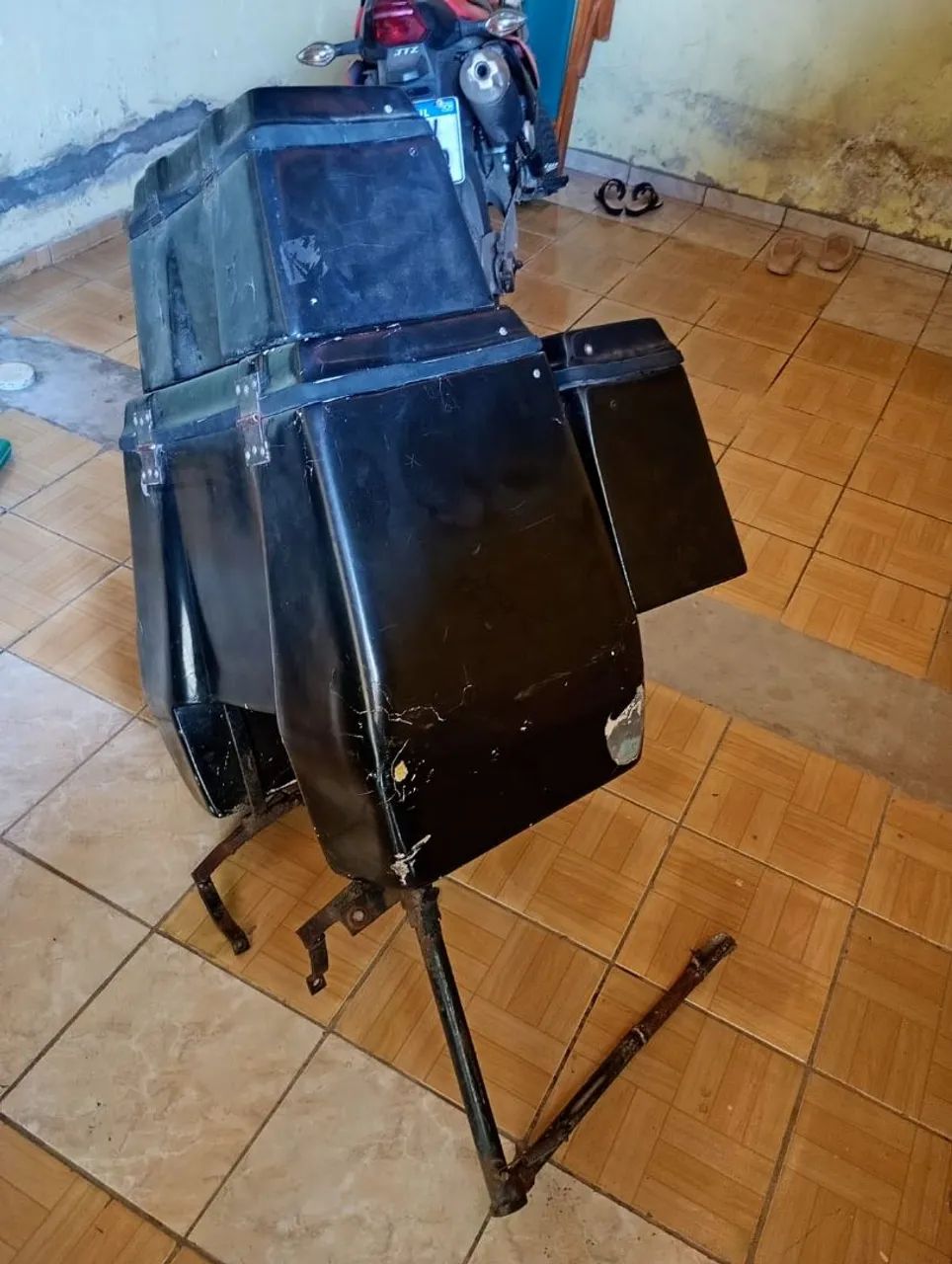 Baú bagageiro 80 litros para moto.