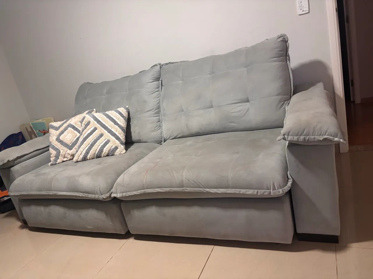 Sofá cinza retrátil 