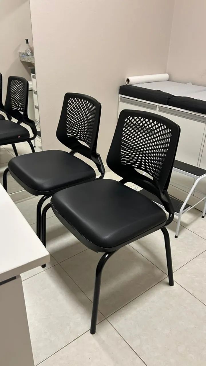 Cadeira Estofada Preta - Foto 3