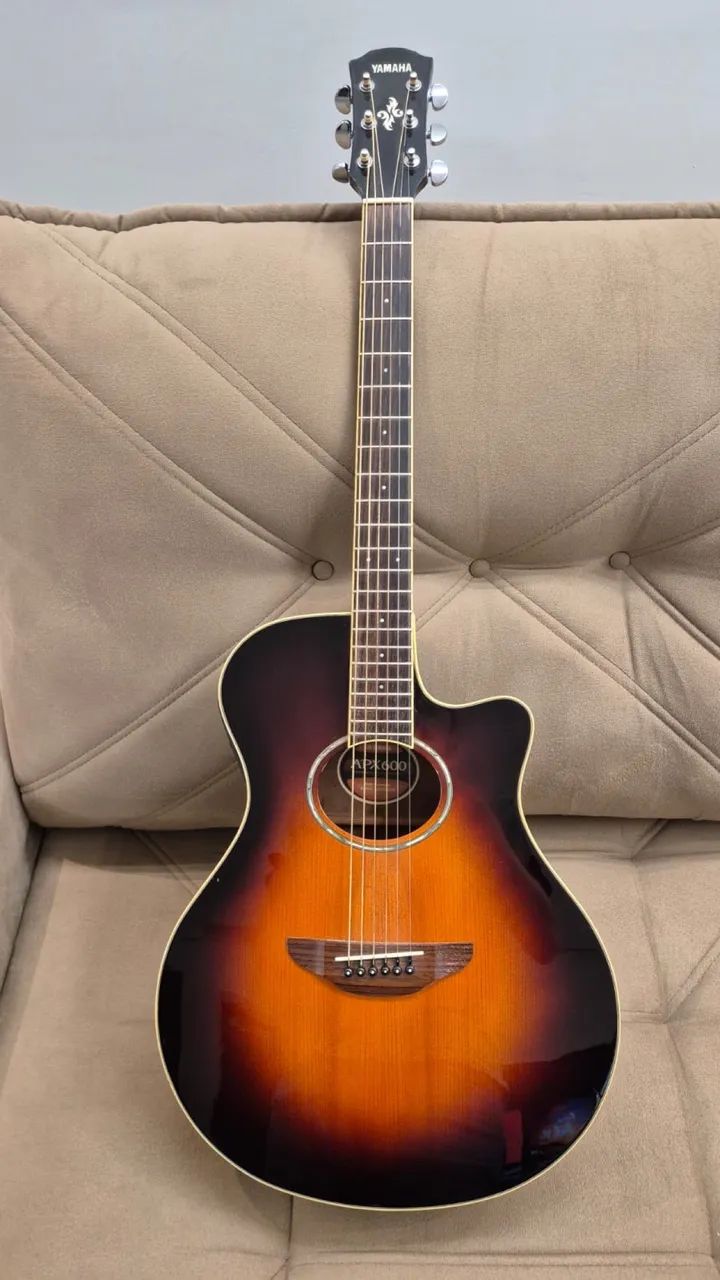Violão yamaha