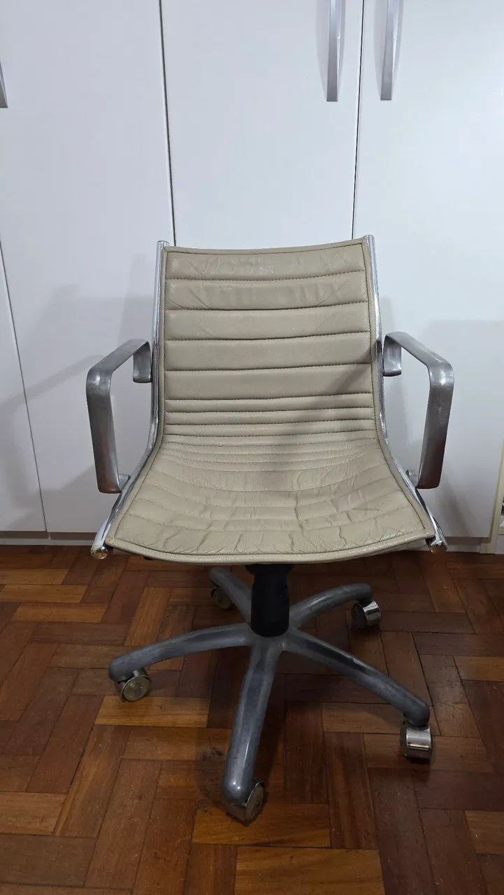 Cadeira de escritório couro - Foto 2