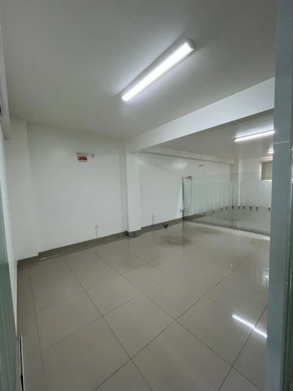 SALA COMERCIAL NO CENTRO DE CHAPECÓ, 360m2 com mezanino, 4 banheiros. - Foto 5