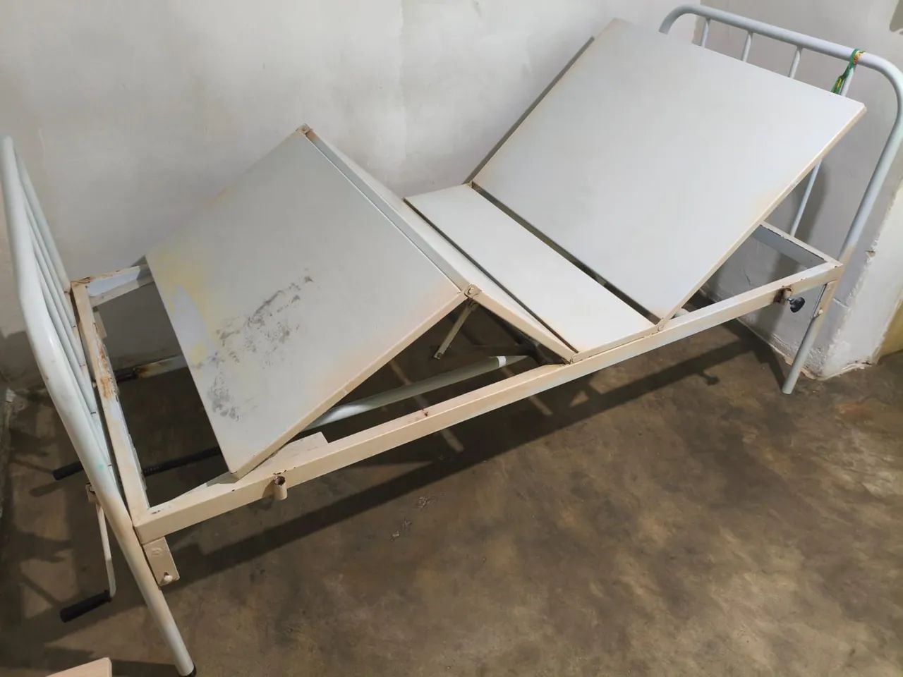 Vendo cama hospitalar 