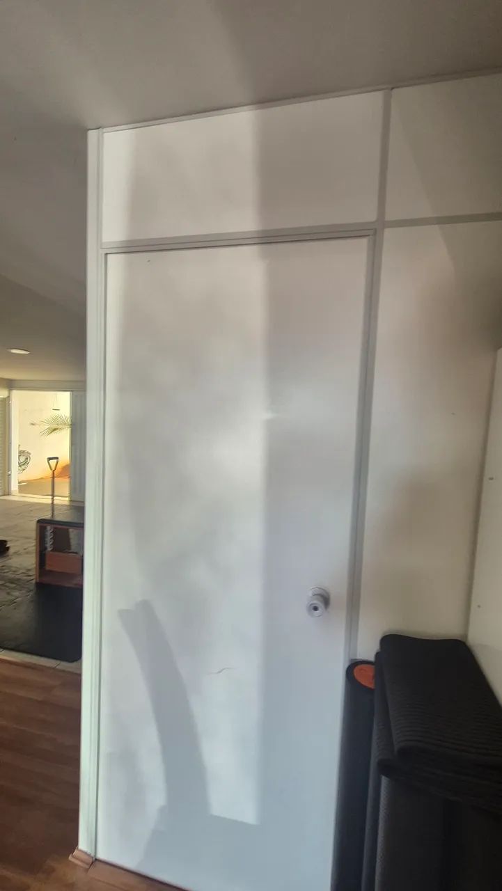 Divisória Eucatex Completa em L com Porta - Excelente Estado - Foto 2