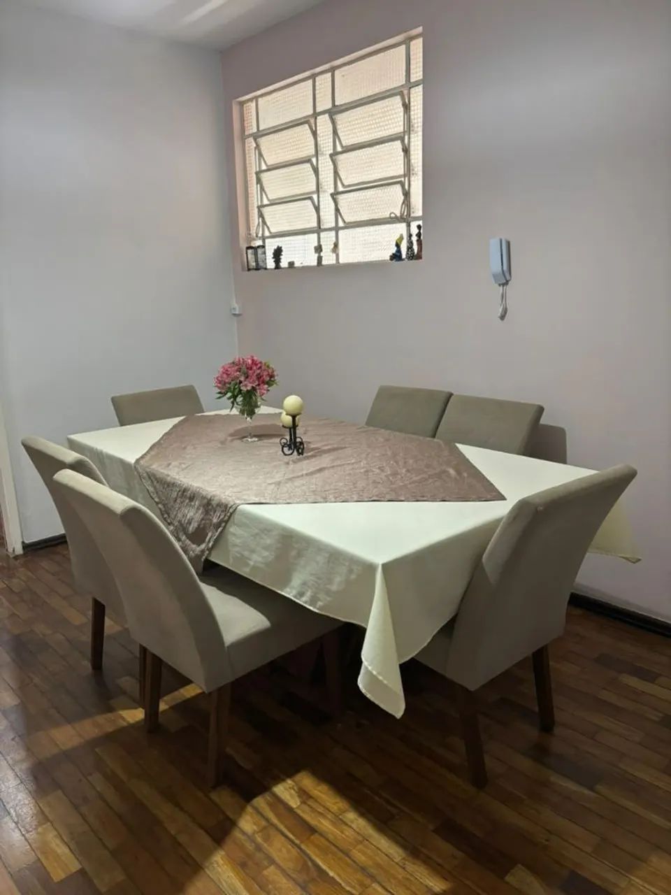 Mesa e cadeiras 