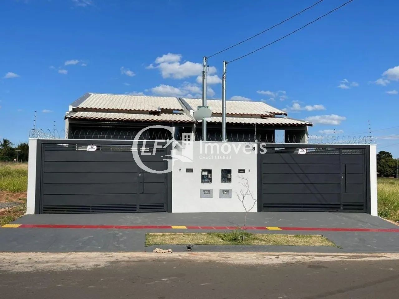 casa com 03 quartos sendo 01 suite