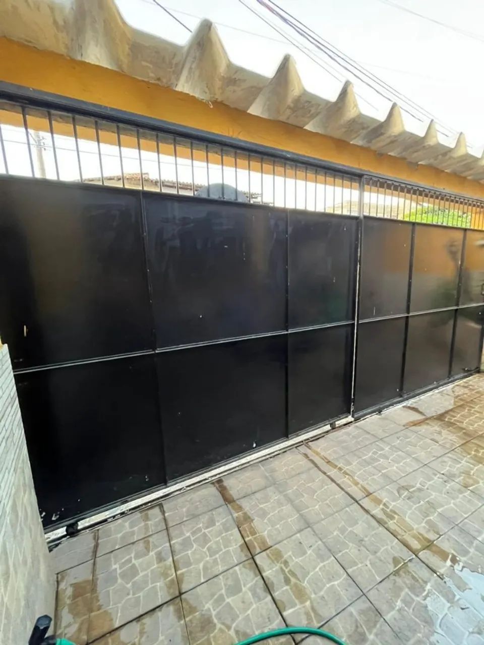 Portão de garagem e casa preto - Foto 5