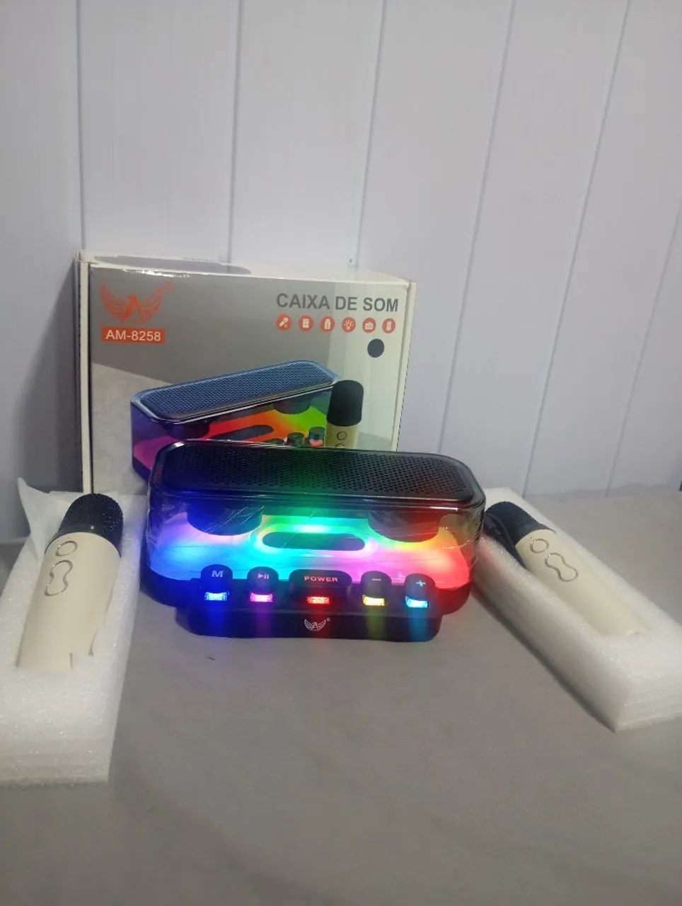 Caixa de som com Bluetooth rádio e dois microfones - Foto 4