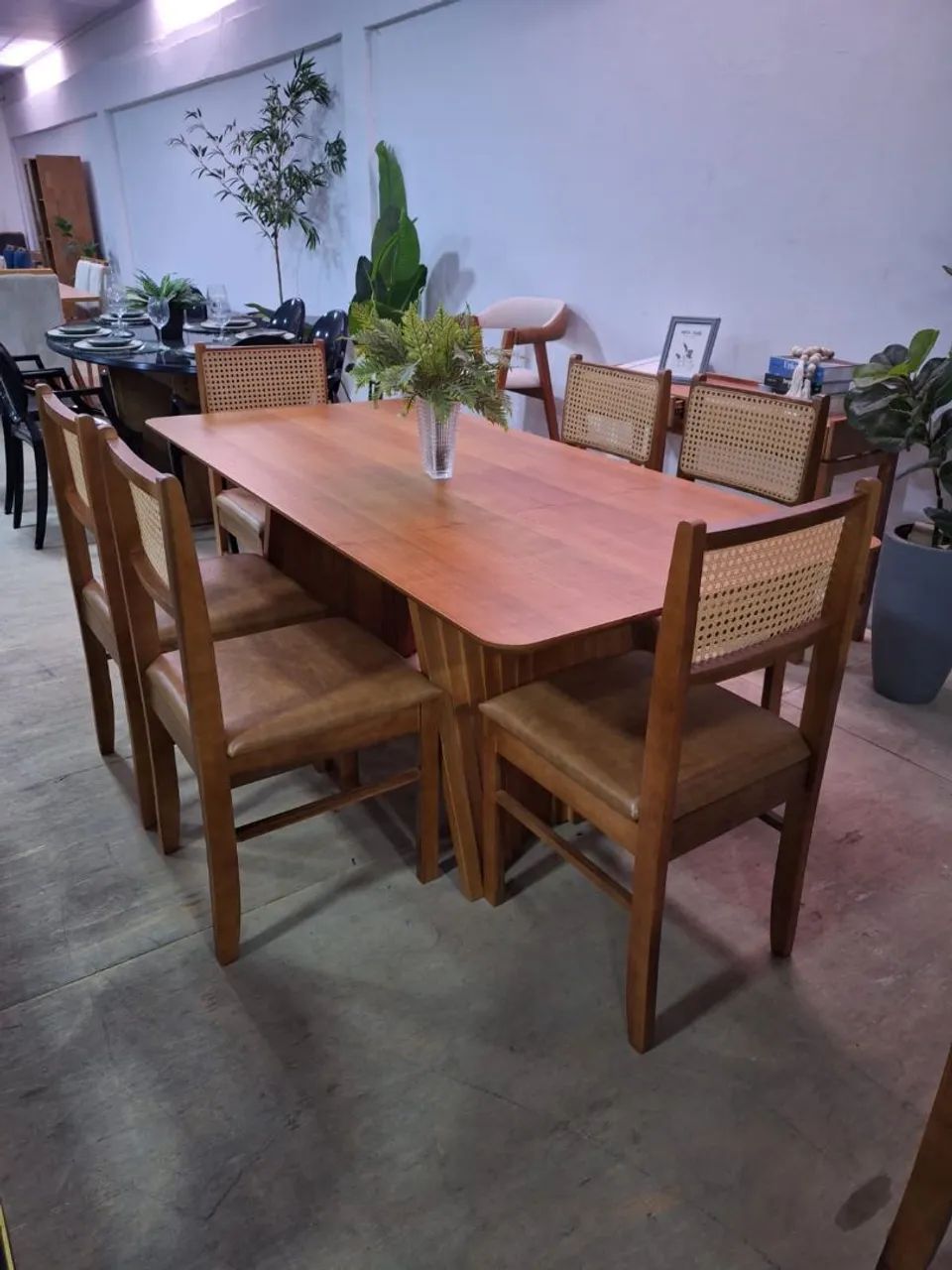 Mesa de Jantar elegante com 6 Cadeiras 1.80x90m