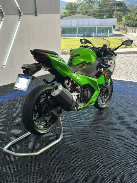 Kawasaki Ninja 400 KRT - Foto 5