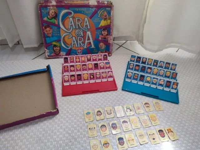 Jogo de Tabuleiro Cara a Cara Estrela anos 80 usado