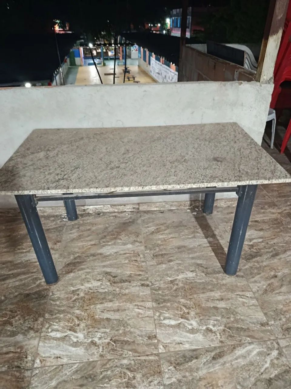 Mesa tampo de granito