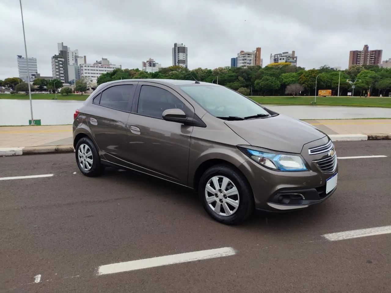 Chevrolet Onix Hatch LT 1.4 8V Flex Power Mec. 4P 2014 - Foto 2