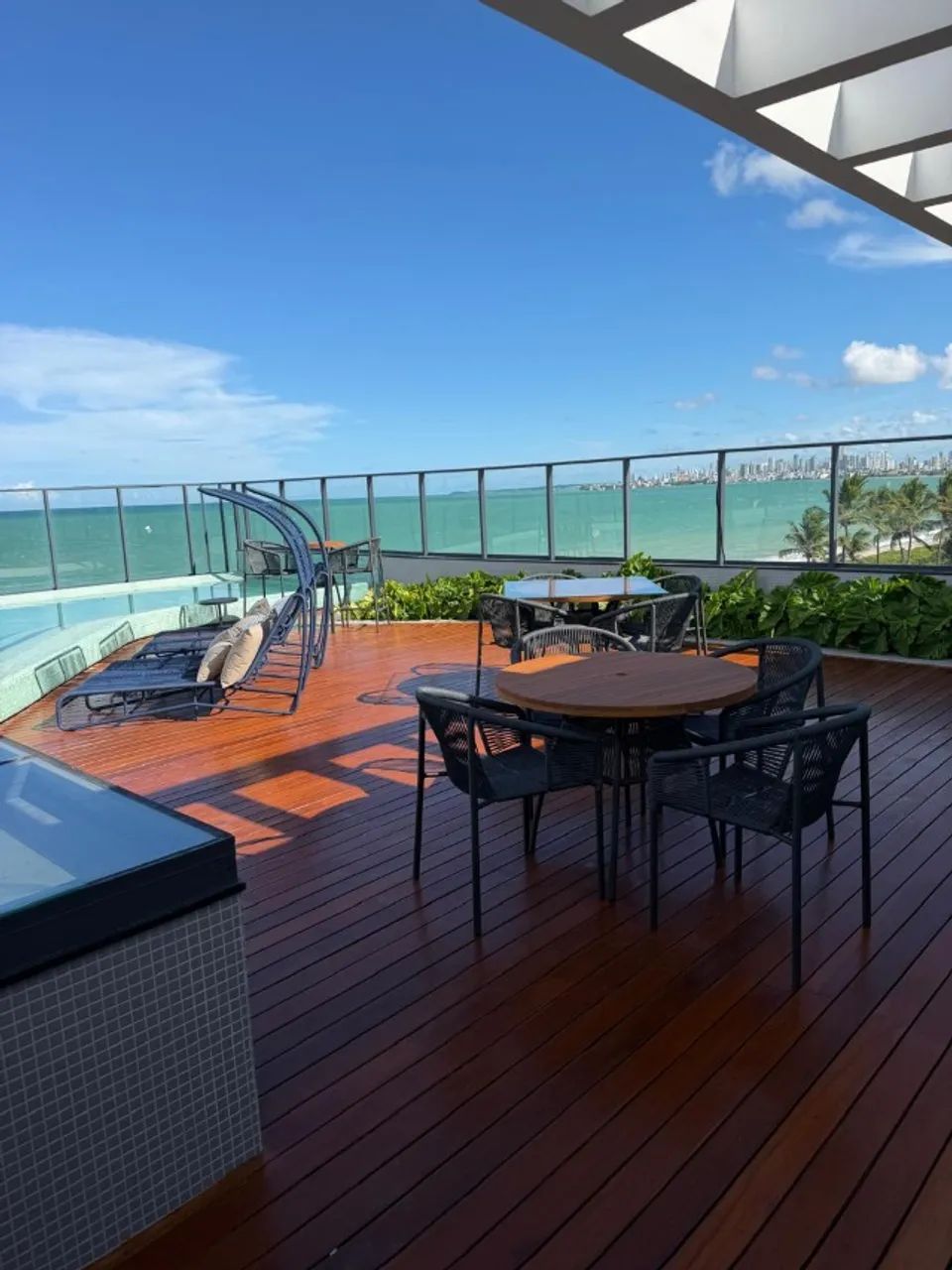 Flat mobiliado 24m2, pe na areia, vista mar, Intermares
