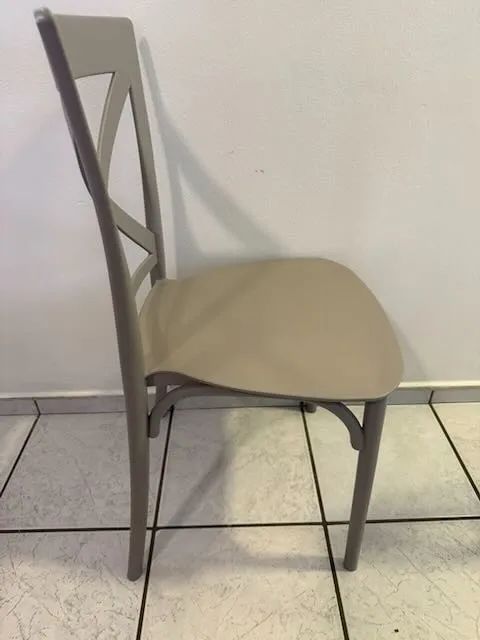 4 Cadeiras de Plástico Cinza - Foto 3