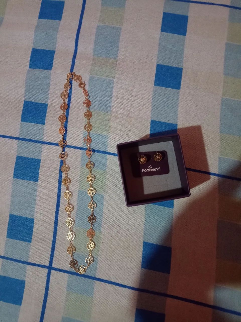 Conjunto de colar e brinco Romannel 
