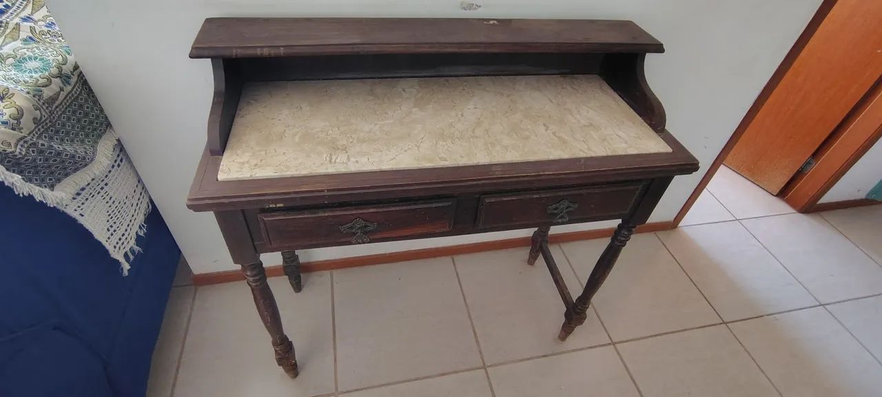 Escrivaninha com mármore travertino 