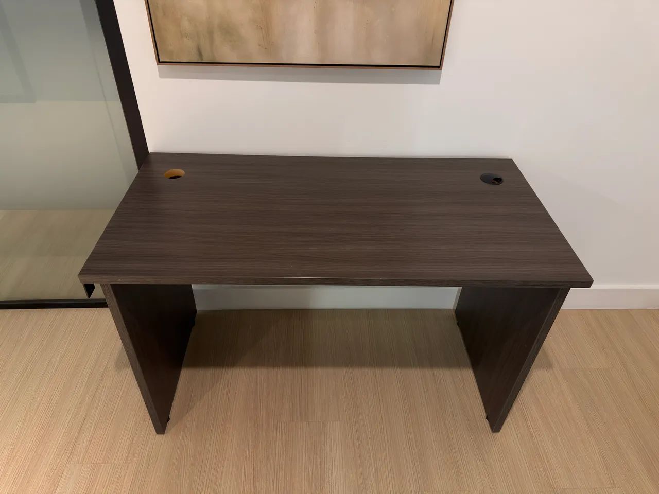 Mesa de Escritório com Passa Fio em MDF