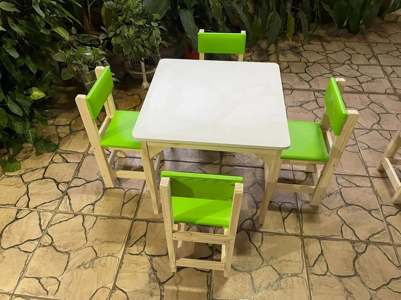 Mesa com 4 cadeiras 