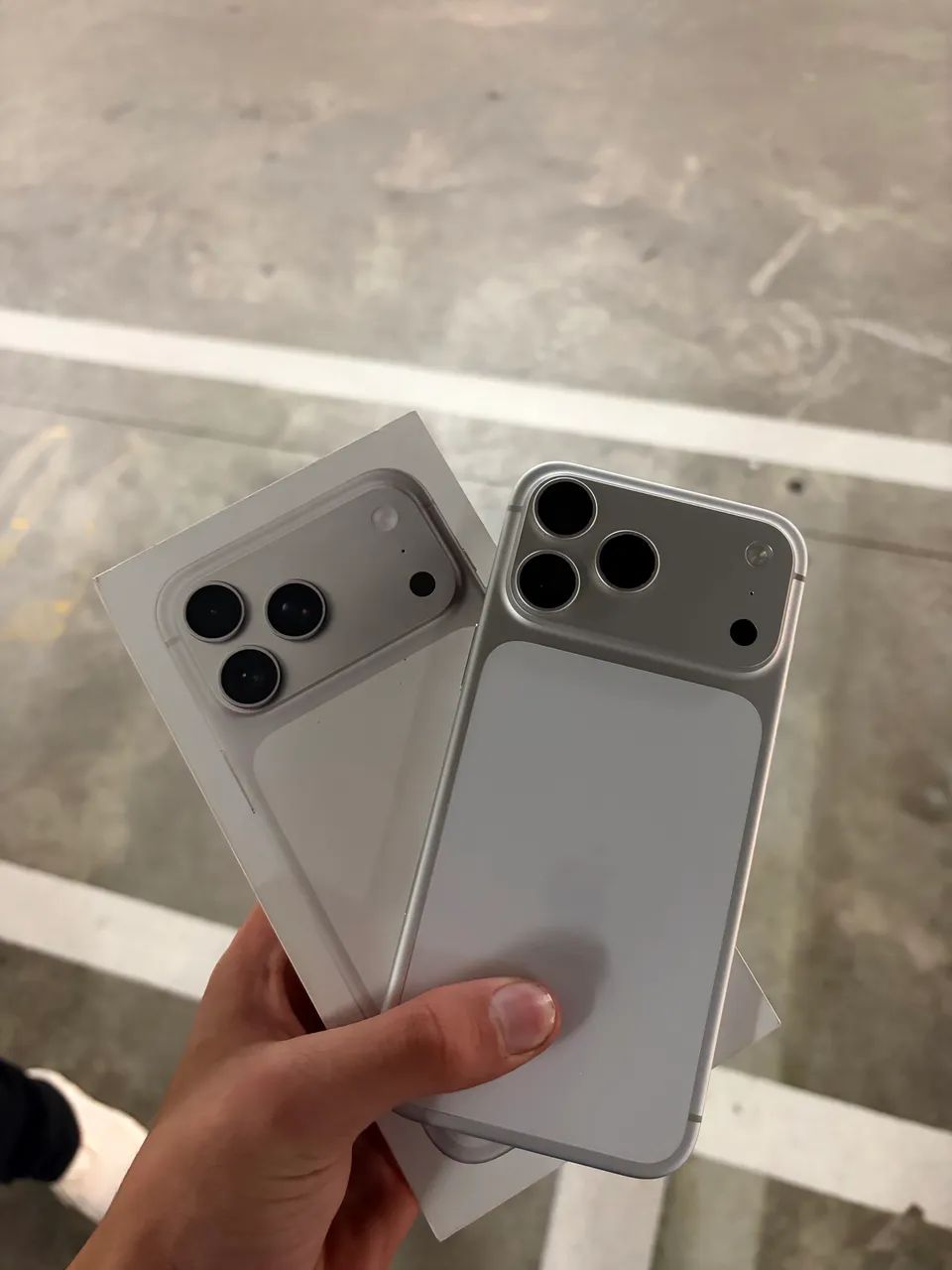 IPHONE 17 PRO MAX - 256GB - SILVER 