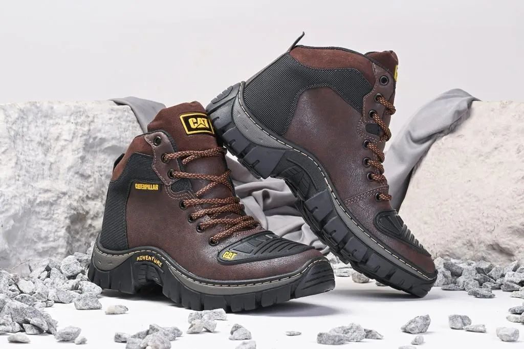 Bota Caterpillar marrom café 