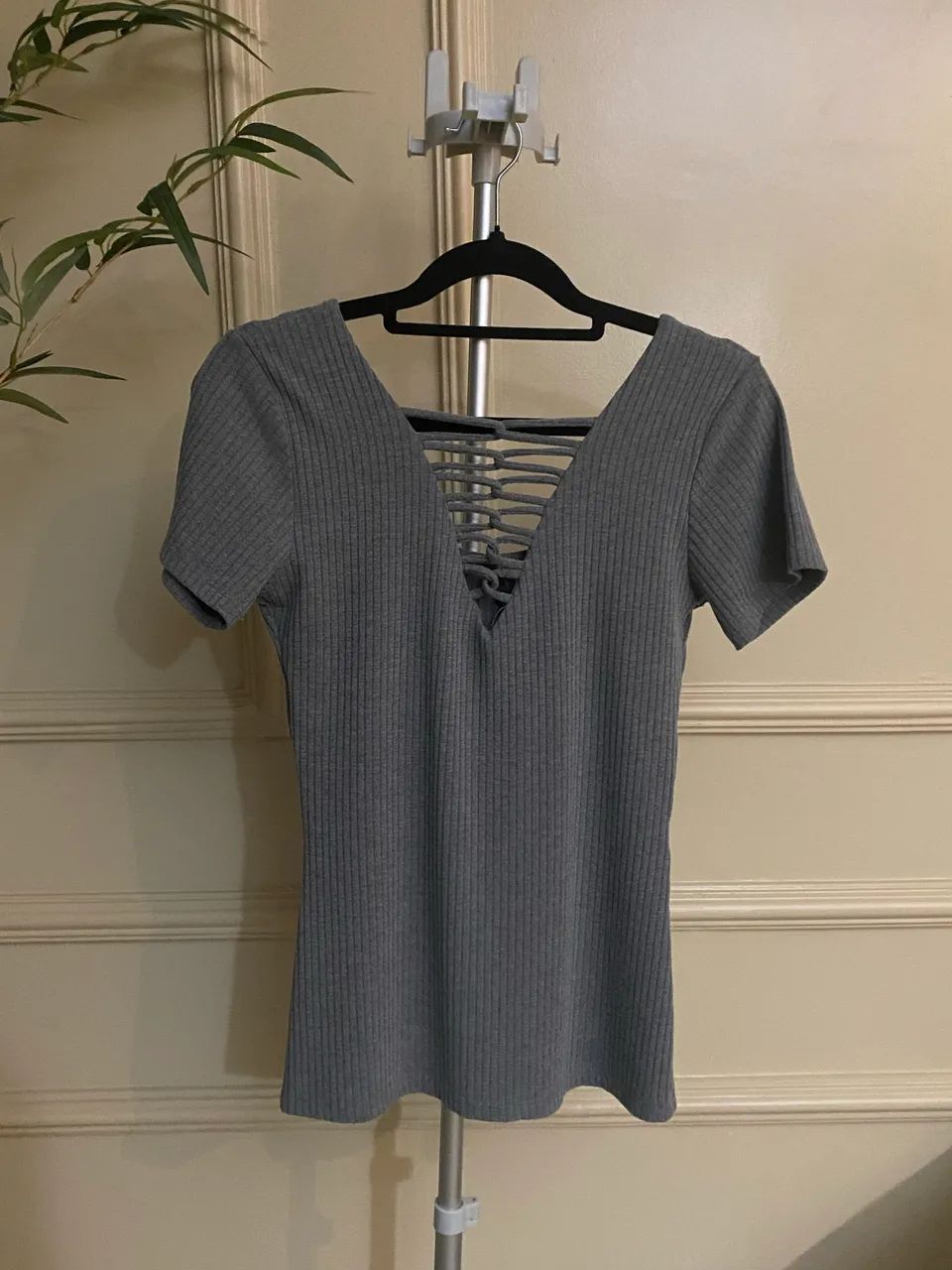 blusa feminina canelada cinza - Foto 2