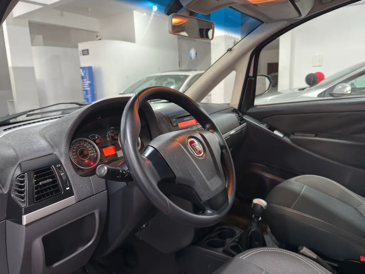 Fiat Idea Attractive 1.4 Fire Flex 8V 5P 2012 - Foto 4