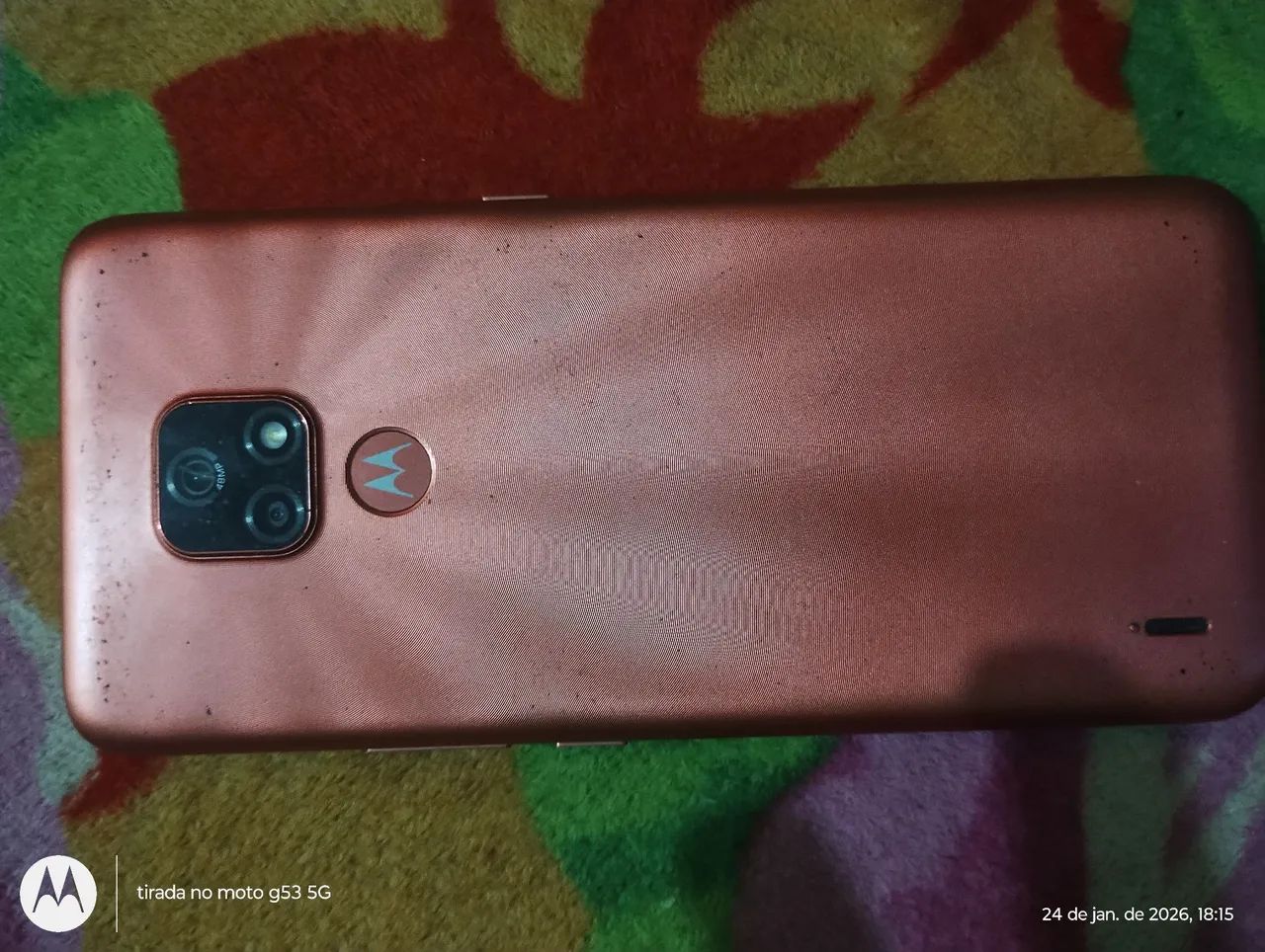 Vendo este celular moto E7 trincado mais tudo funcionando 