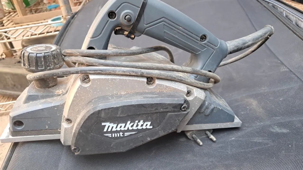 Plaina elétrica Makita