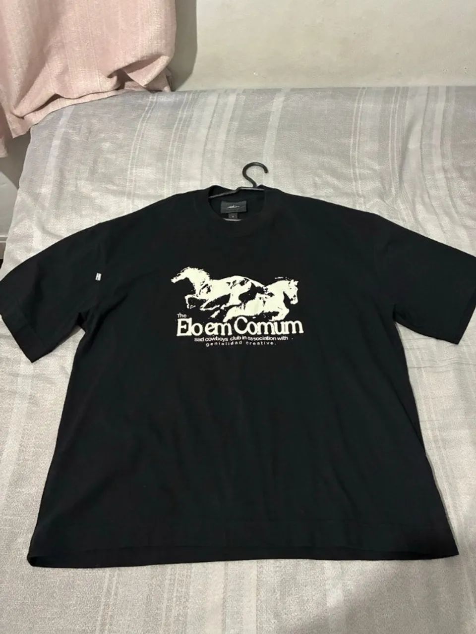 camiseta elo em comum boxy dust preta