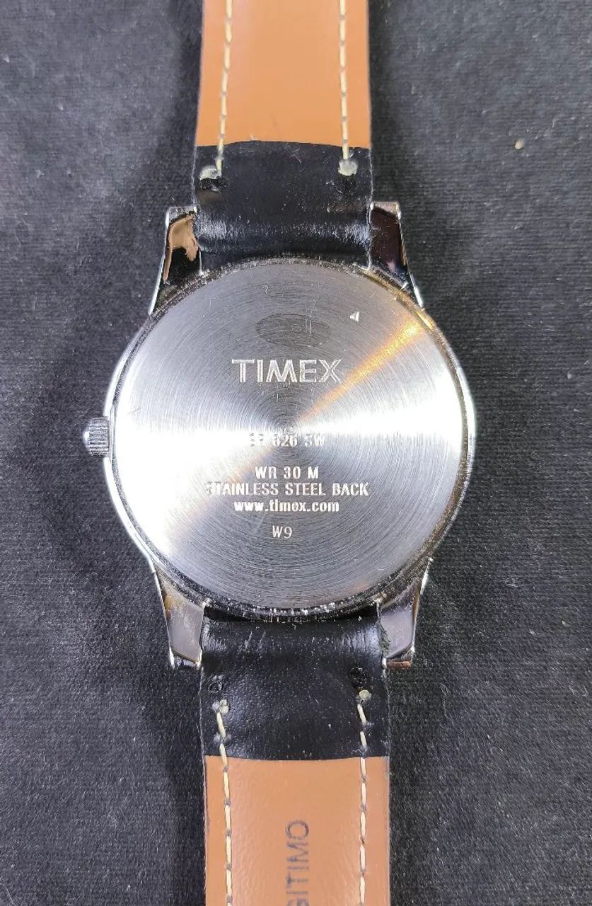Timex Classic Quartz  Vintage, Elegância Atemporal - Foto 3